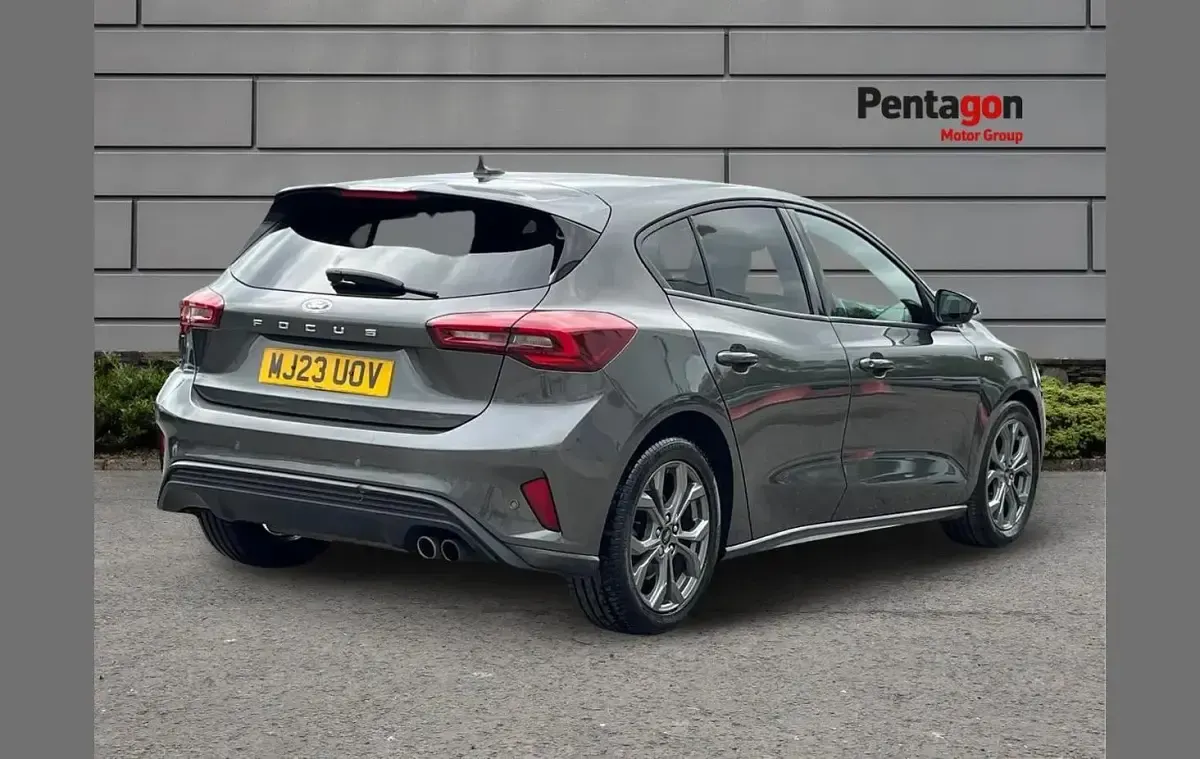 Used Ford Focus ST-Line 123 HP (90 kW) 2023 Grey Hatchback