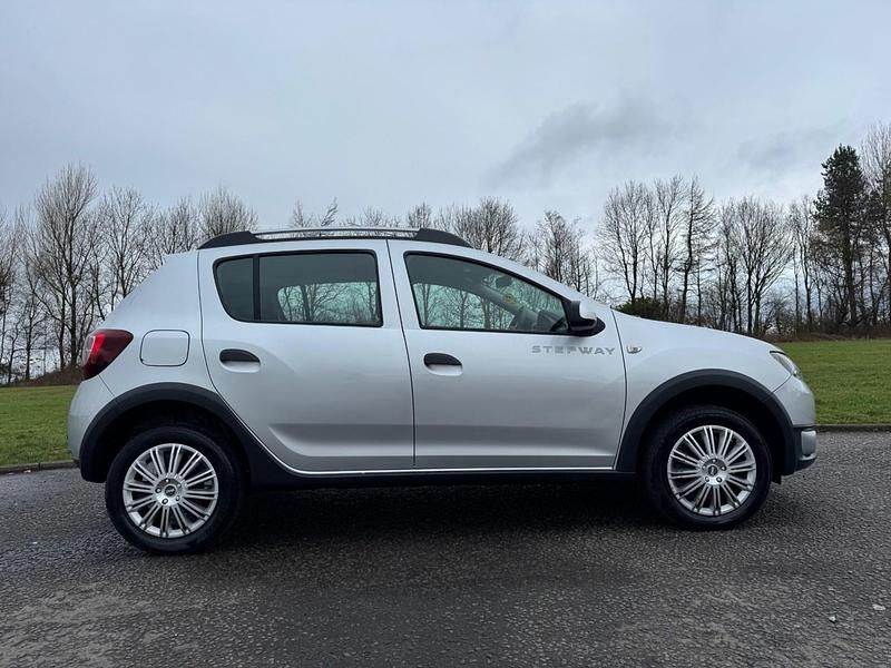 Used Dacia Sandero Ambiance 90 HP (66 kW) 2014 Silver Hatchback
