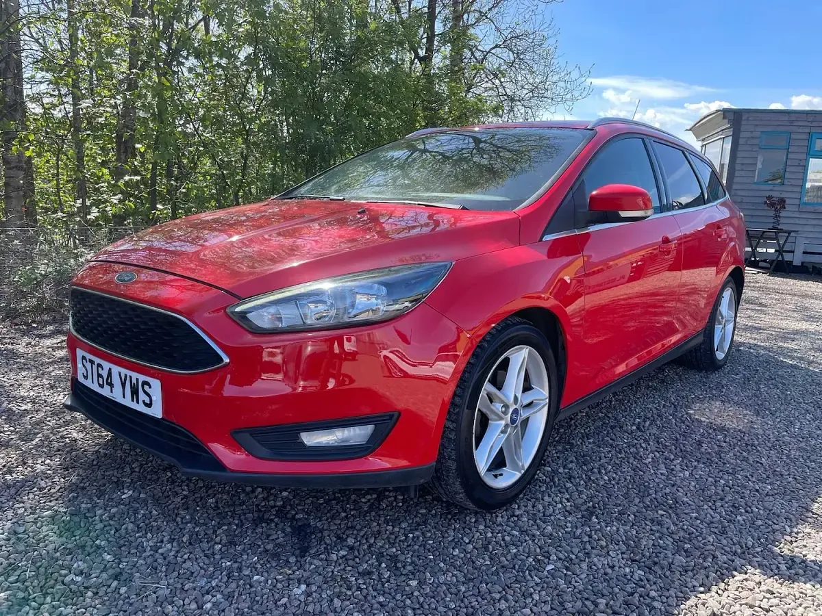 Used Ford Focus Zetec 125 HP (91 kW) 2015 Red Estate