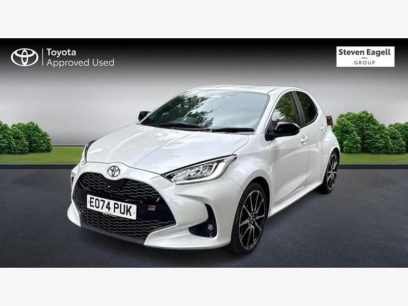 Used Toyota Yaris Hybrid Sport 130 HP (95 kW) 2024 White Hatchback