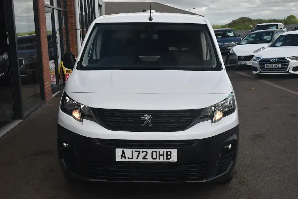 Used Peugeot Partner Premium 131 HP (96 kW) 2023 White MPV