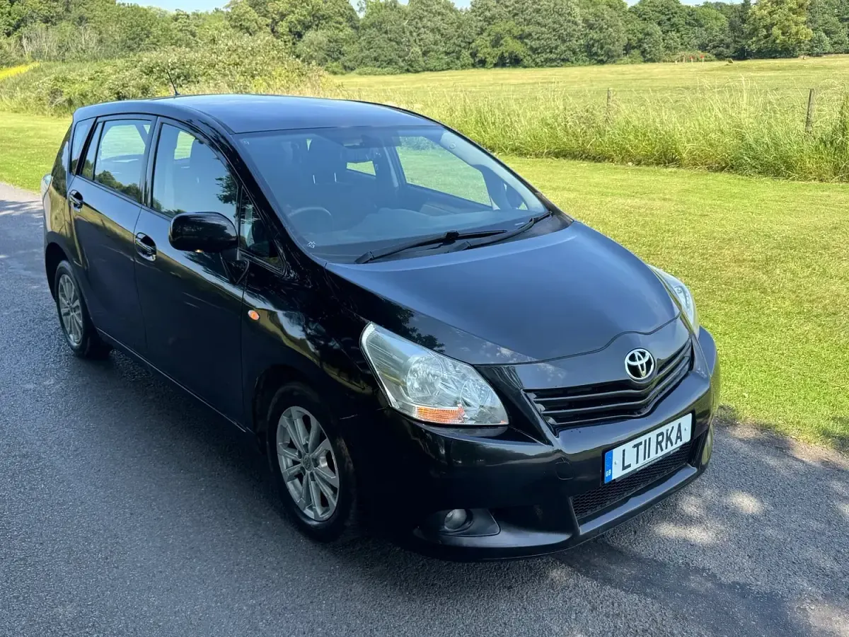 Used Toyota Verso 2011 Black MPV