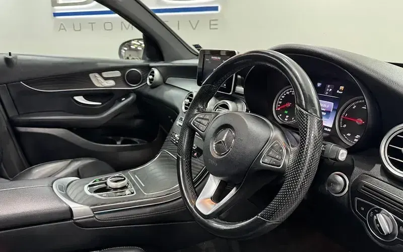 Used Mercedes GLC220 Premium 170 HP (125 kW) 2018 White SUV