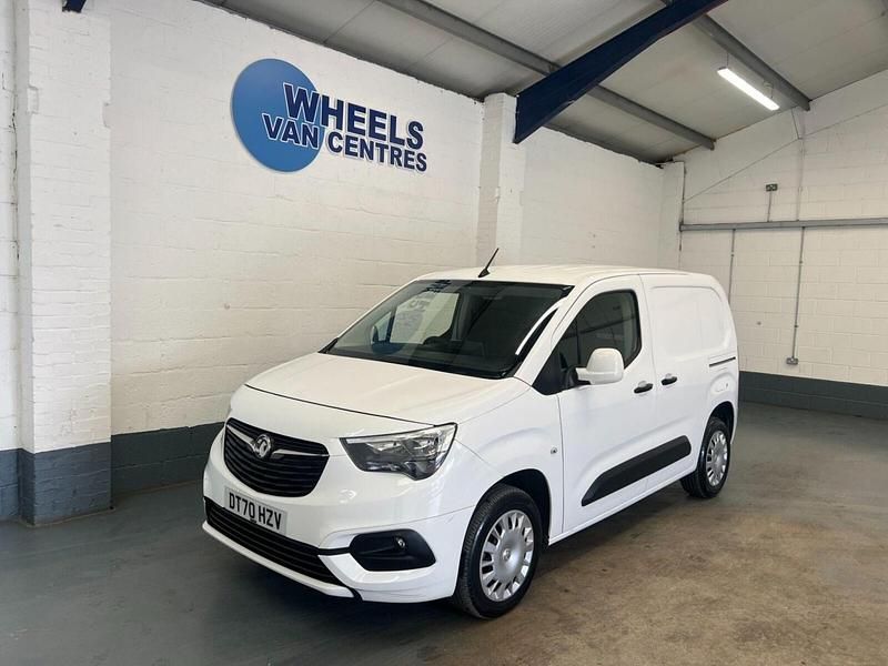 White Used 2021 Vauxhall Combo Sportive MPV | £9,790 (Good price) - Image 1/4