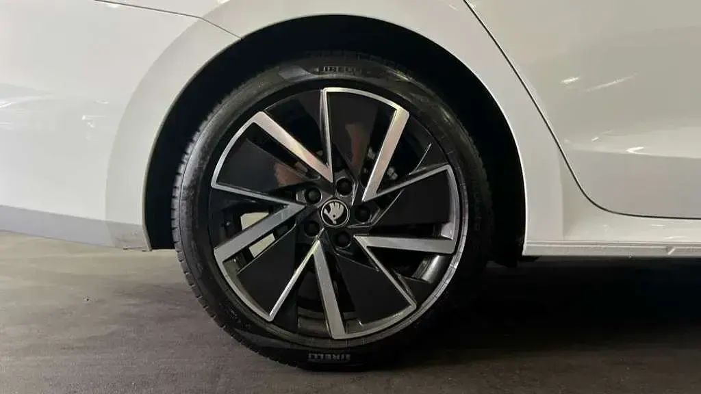 Used Skoda Octavia SportLine 150 HP (110 kW) 2025 White Estate