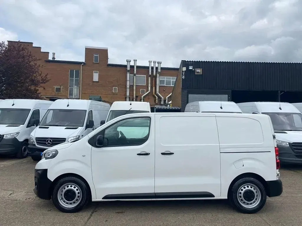 Used Peugeot Expert 100 HP (73 kW) 2021 White Van