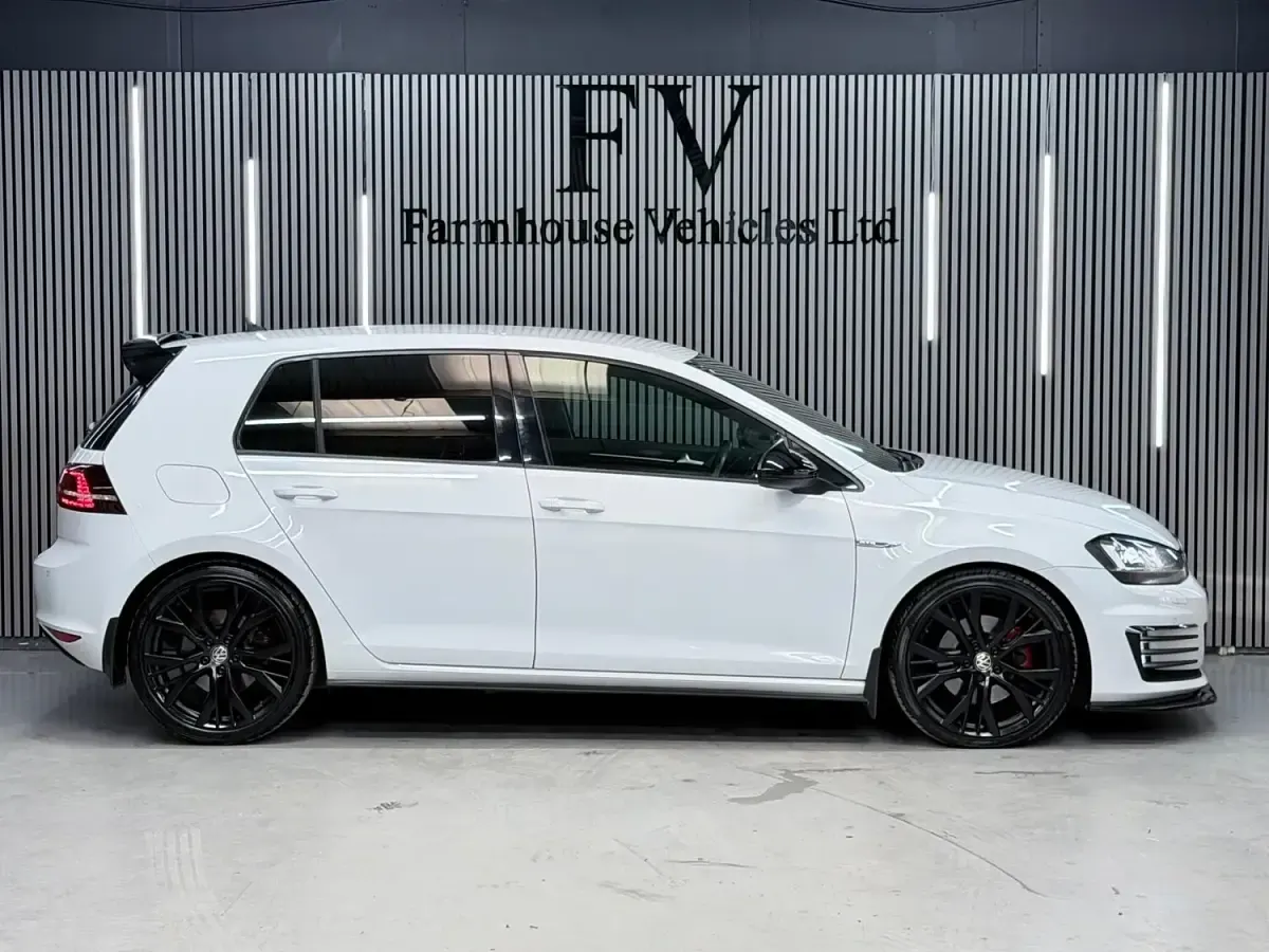 Used VW Golf VII GTD 2017 White Hatchback