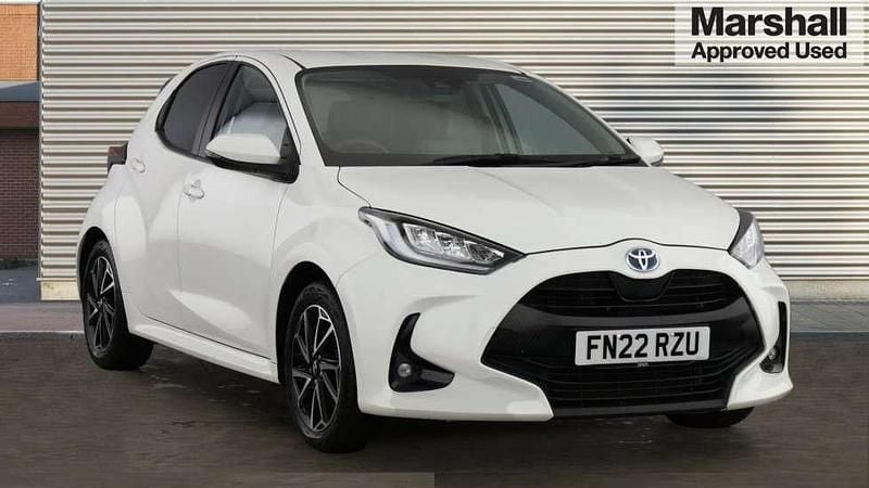 White Used 2022 Toyota Yaris Hybrid Design Hatchback | £16,507 (Fair price) - Image 1/4