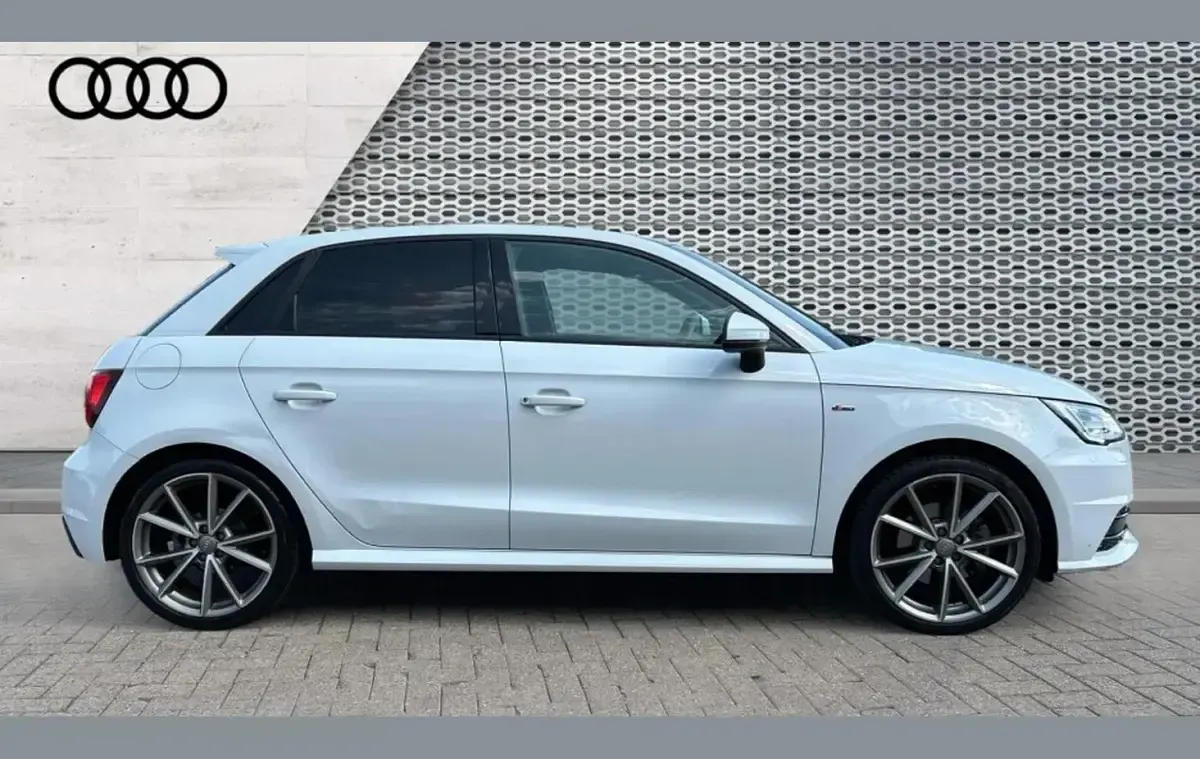 Used Audi A1 Black Edition 123 HP (90 kW) 2018 White Hatchback