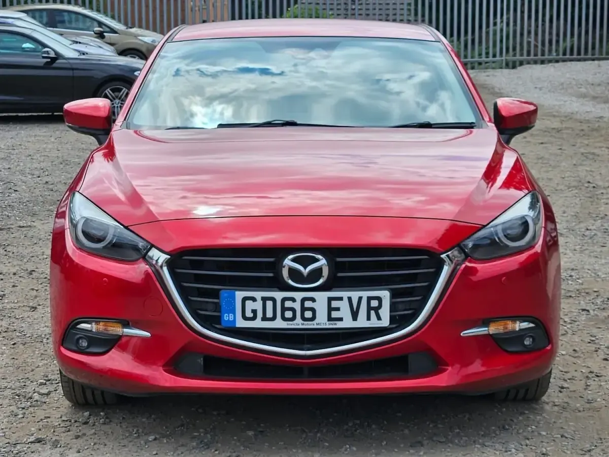 Used Mazda 3 Inclusive 105 HP (77 kW) 2016 Red Hatchback