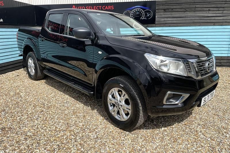 Black Used 2021 Nissan Navara Acenta Pickup | £15,950 (Fair price) - Image 1/4