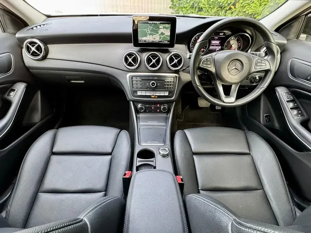 Used Mercedes GLA200 SE 156 HP (114 kW) 2018 White SUV