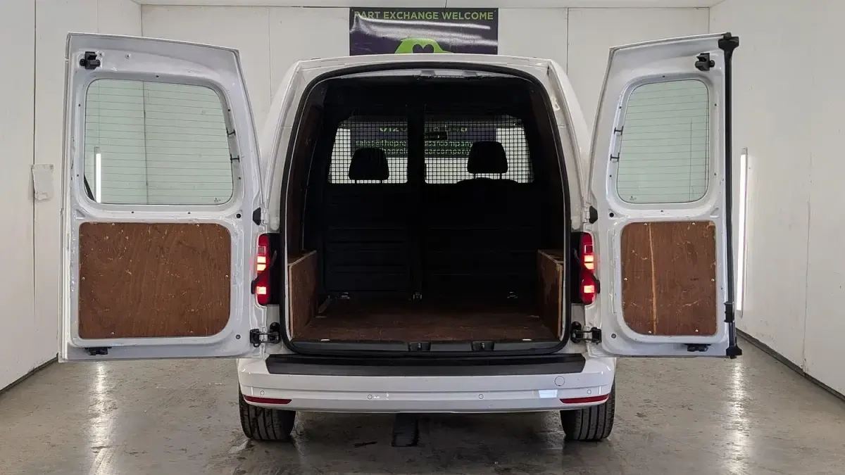 Used VW Caddy Trendline 125 HP (91 kW) 2018 White MPV