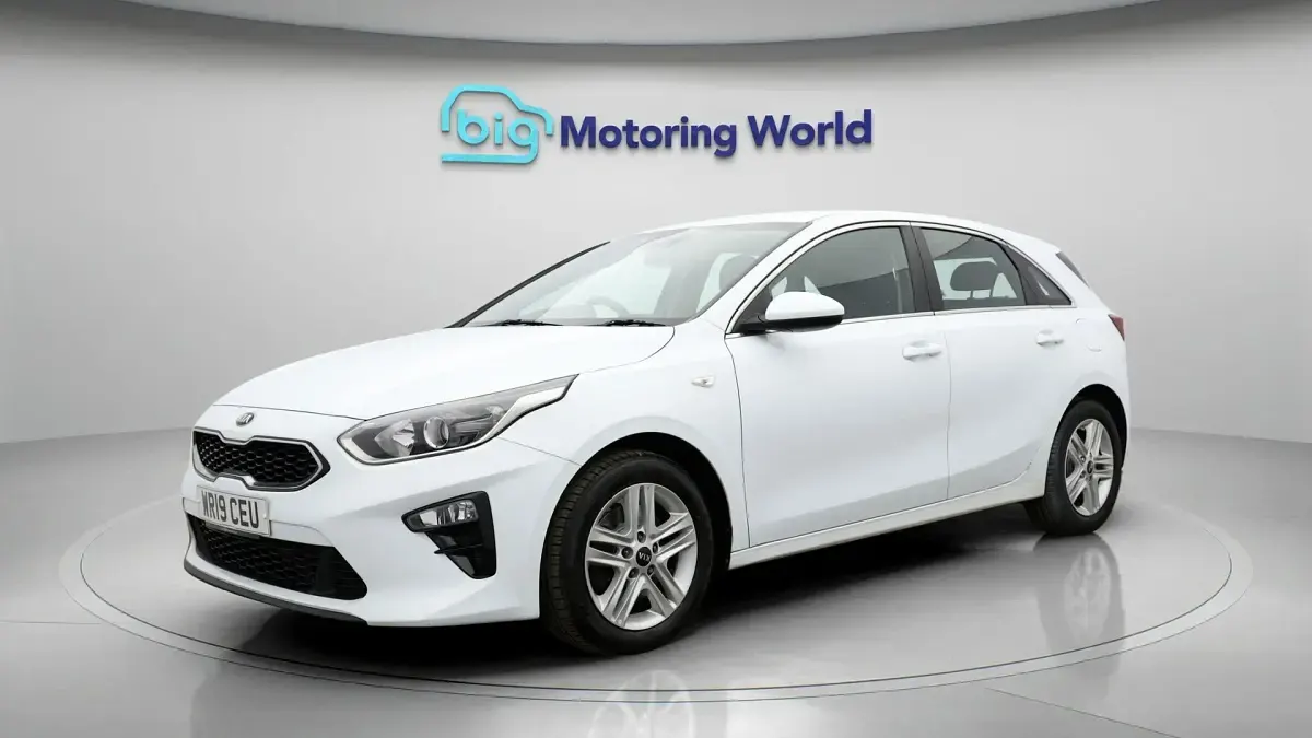 Used Kia Ceed 118 HP (86 kW) 2019 White Hatchback