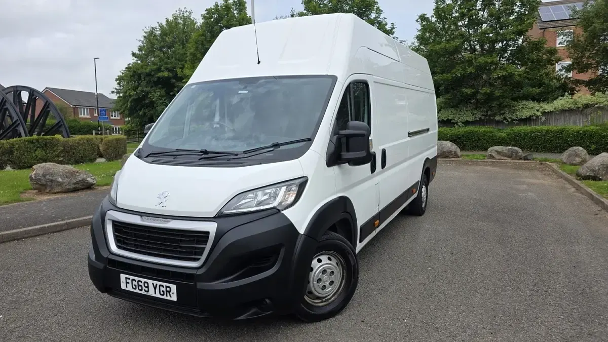 Used Peugeot Boxer 140 HP (102 kW) 2019 White Van