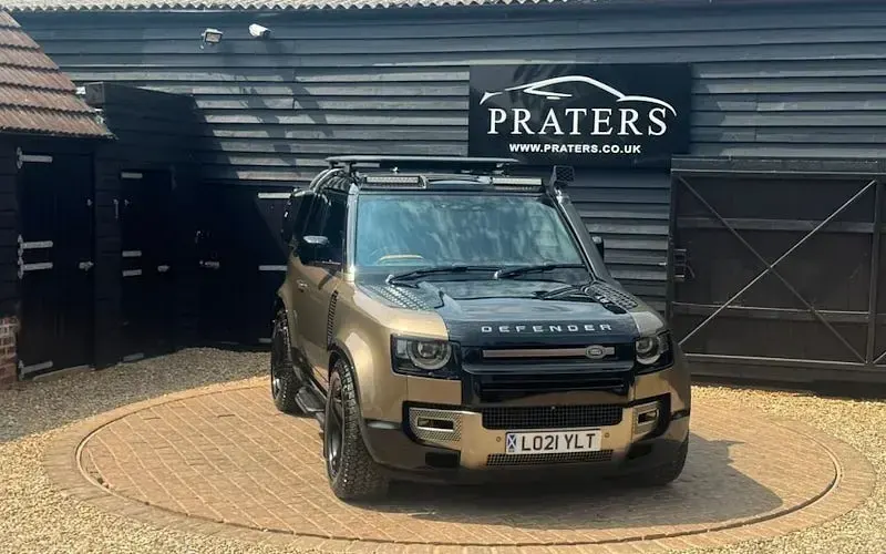 Used Land Rover Defender 400 HP (294 kW) 2024 SUV