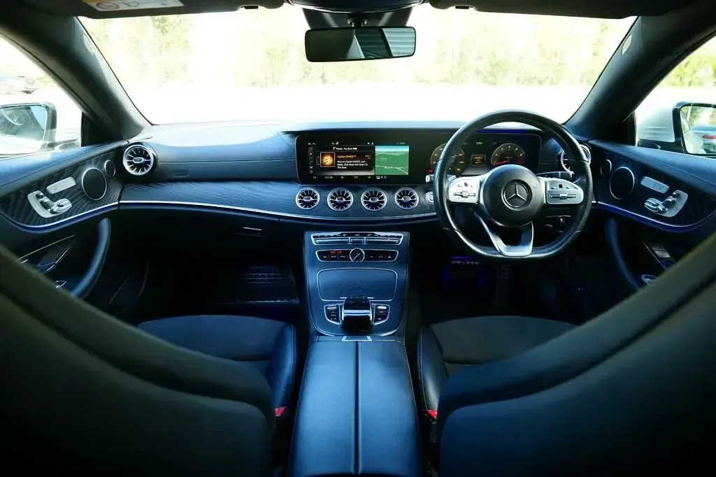 Usado Mercedes E350 AMG line 313 CV (230 kW) 2019 Plateado Coupe
