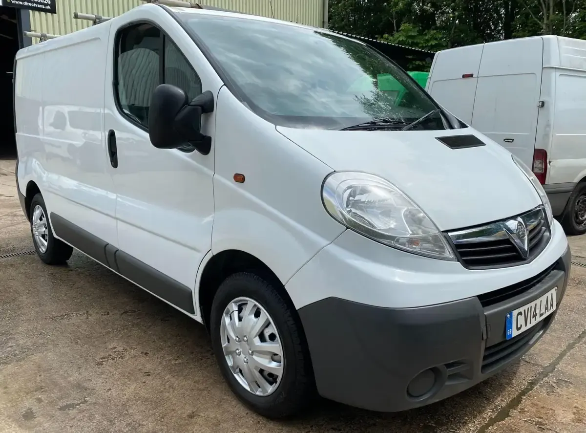 Usado Vauxhall Vivaro 115 HP (84 kW) 2014 Branco Monovolume