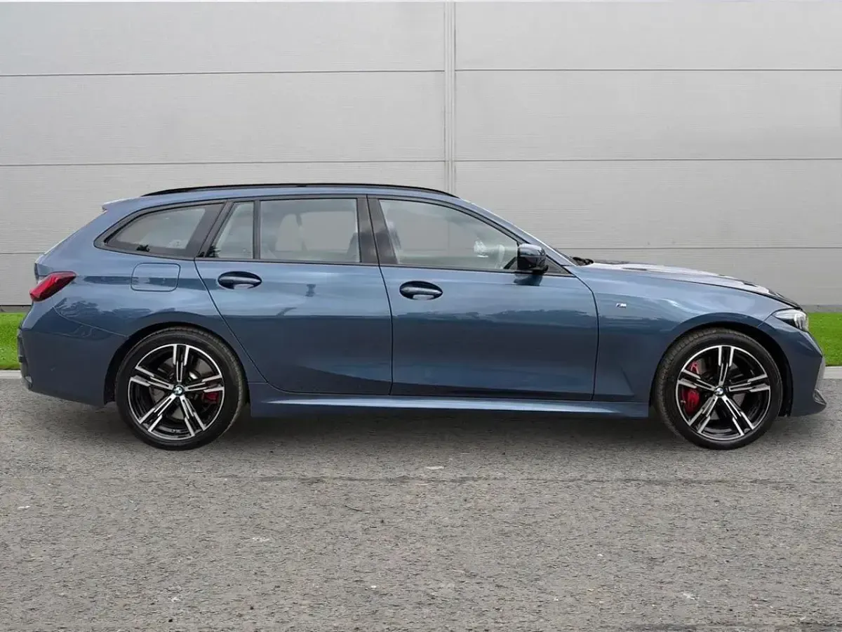 Used BMW 320 M Sport 181 HP (133 kW) 2025 Blue Estate