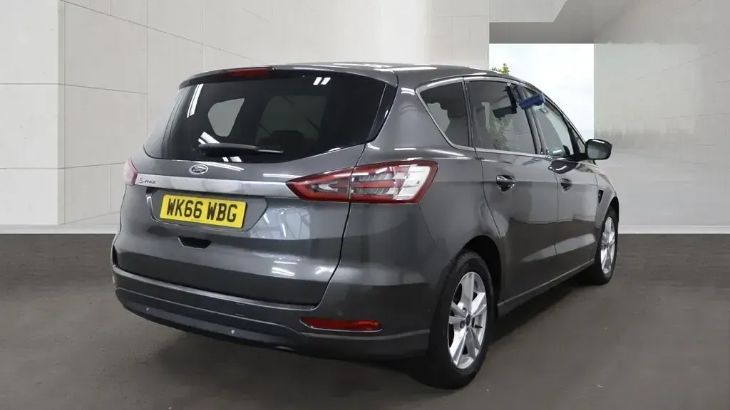 Używany Ford S-MAX Titanium 180 KM (132 kW) 2016 Szary Minivan