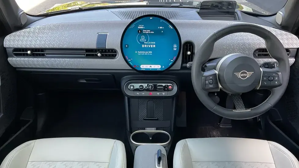 Usado Mini Cooper Hatch 113 kW (154 HP) 2025 Cinzento Citadino