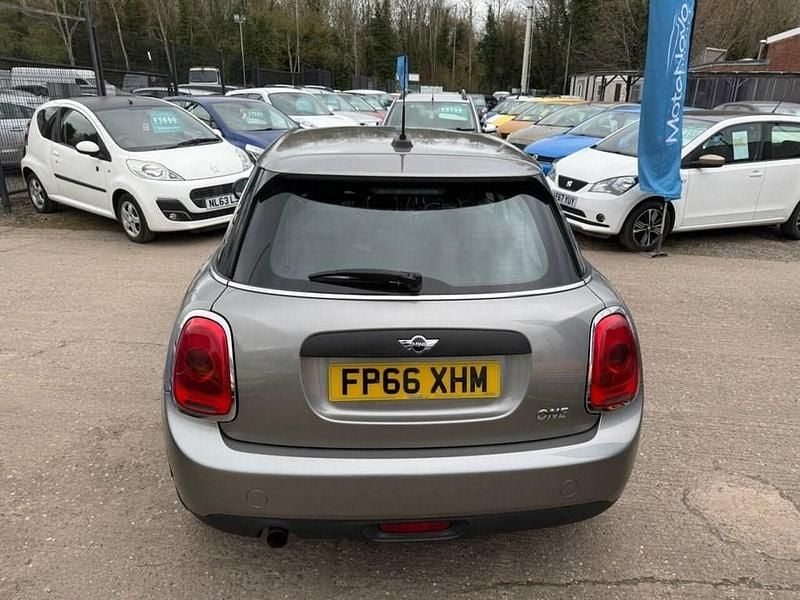 Begagnad Mini ONE Hatch 102 HK (75 kW) 2016 Silver Halvkombi