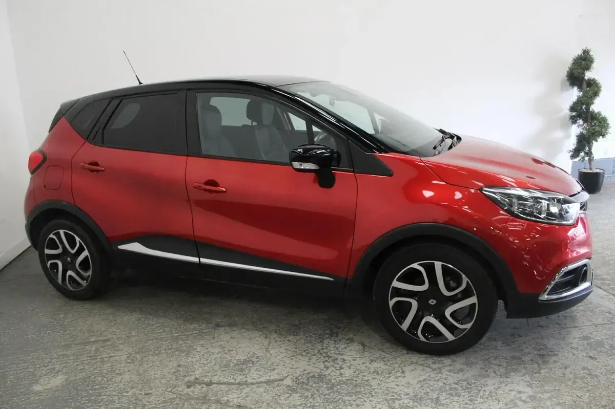 Used Renault Captur Signature 120 HP (88 kW) 2015 Red SUV