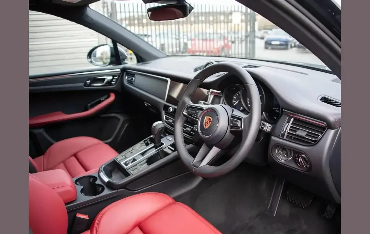 Used Porsche Macan 261 HP (191 kW) 2026 Black SUV