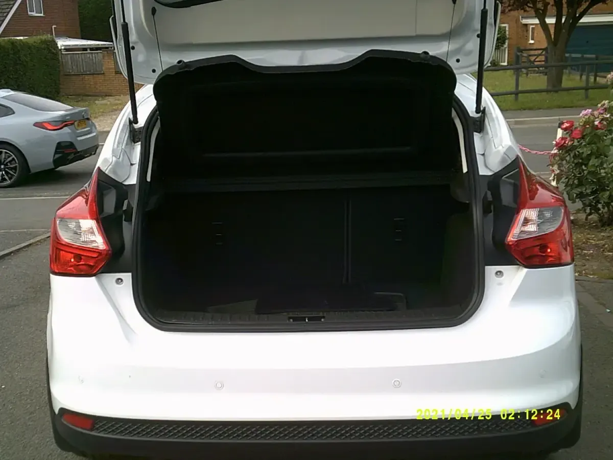Used Ford Focus Zetec 2014 White Hatchback