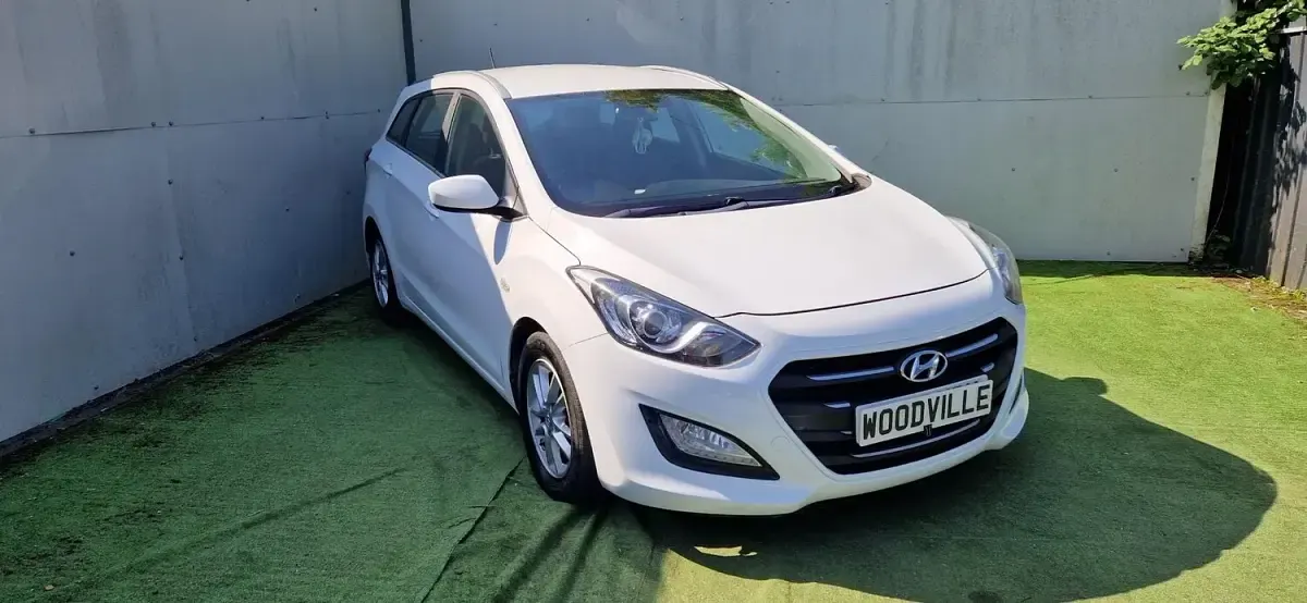 Used Hyundai i30 SE 2017 White Estate