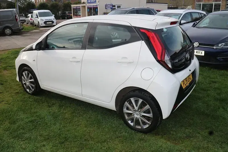 Gebraucht Toyota Aygo X-play 72 PS (52 kW) 2019 Weiß Kleinwagen