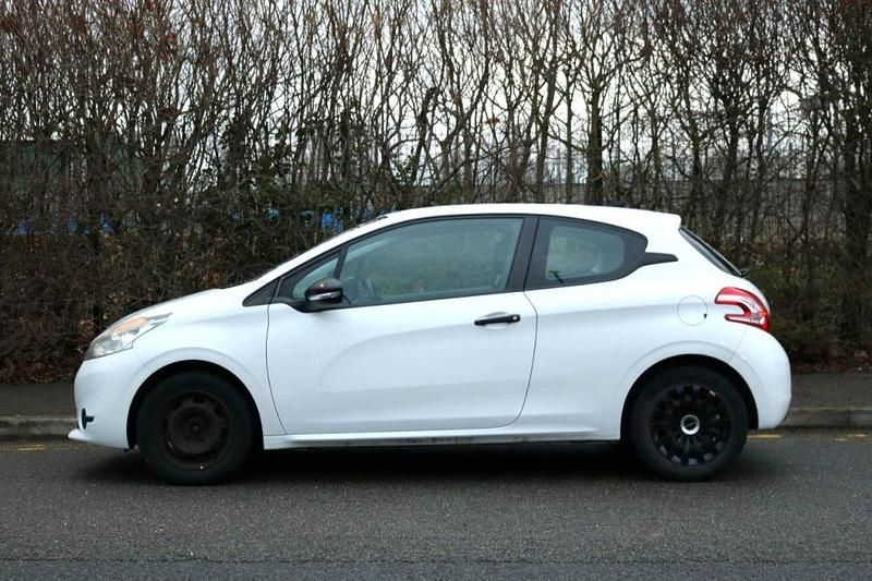 Usado Peugeot 208 Access 68 HP (50 kW) 2013 Branco Citadino