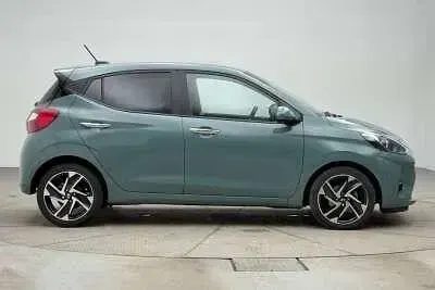 Usado Hyundai i10 Premium 79 HP (58 kW) 2025 Verde Citadino