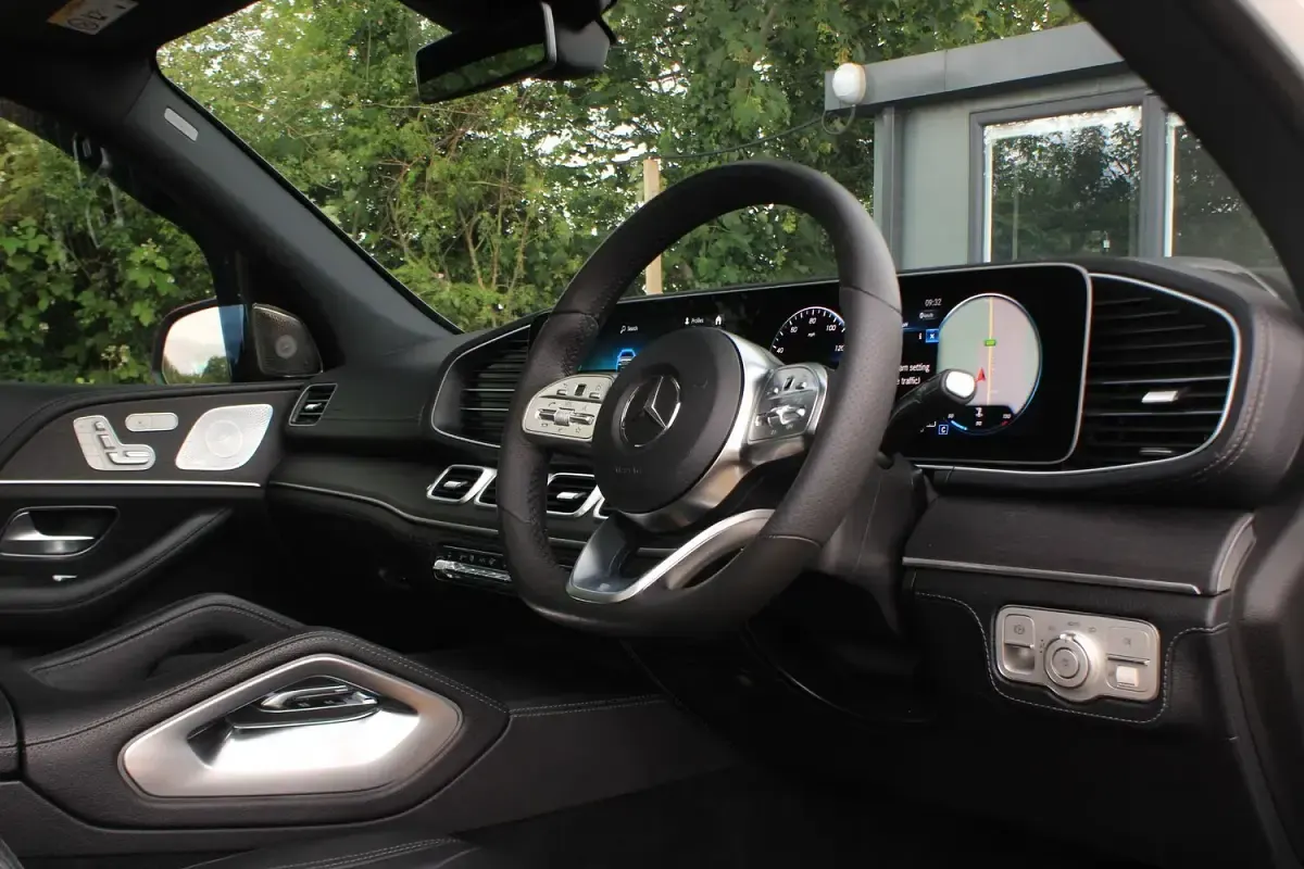 Used Mercedes GLE300 AMG line 2020 White SUV