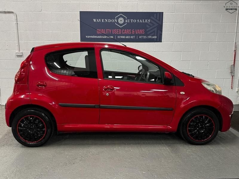 Used Peugeot 107 68 HP (50 kW) 2011 Red Hatchback