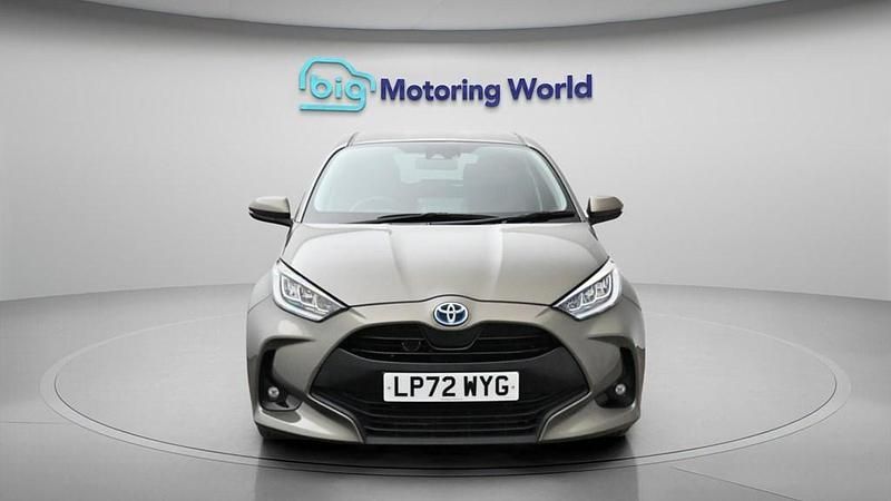 Used Toyota Yaris Hybrid Design 116 HP (85 kW) 2023 Bronze Hatchback