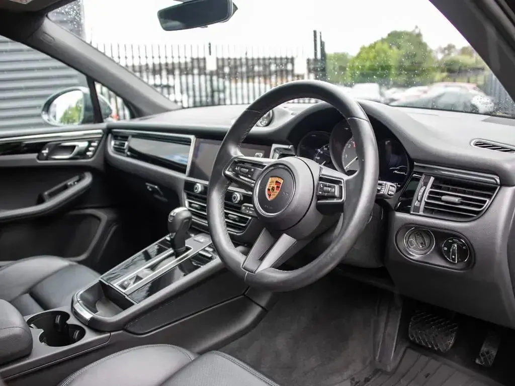 Used Porsche Macan S 374 HP (275 kW) 2024 Grey SUV