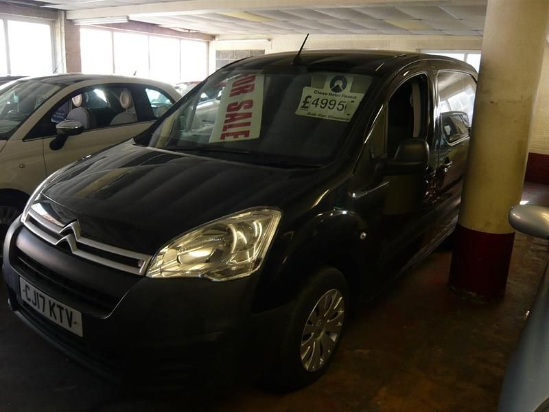 Used Citroën Berlingo 75 HP (55 kW) 2017 Black MPV