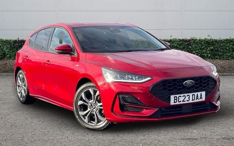Used 2025 Ford Focus ST-Line Hatchback | £15,994 (Super price) - Image 1/4