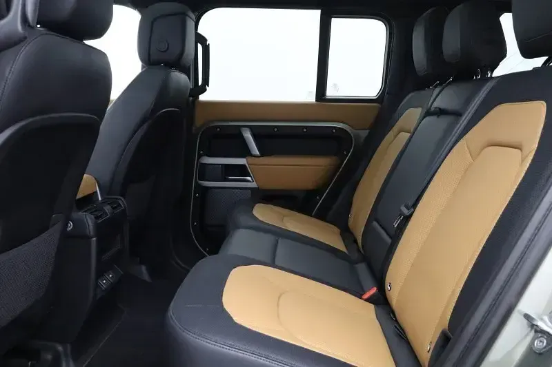 Used Land Rover Defender HSE Dynamic 296 HP (217 kW) 2023 Green SUV