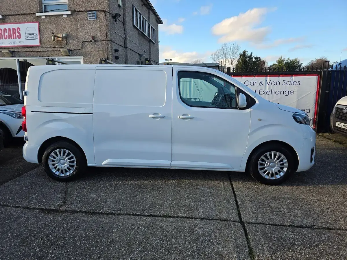 Used Toyota Proace Comfort 115 HP (84 kW) 2017 White MPV