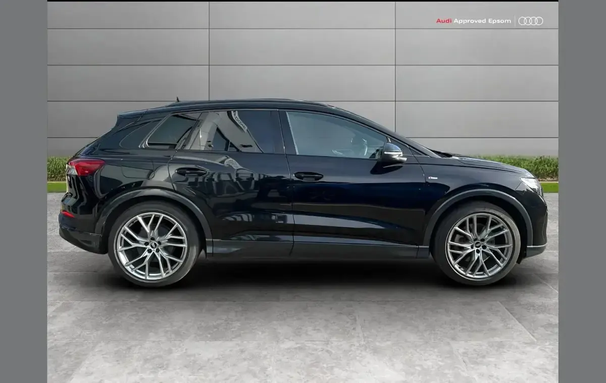Usado Audi Q4 e-tron Advanced 219 kW (299 HP) 2021 Preto SUV