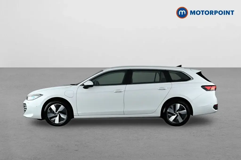 Used VW Passat Life 204 HP (150 kW) 2025 White Estate