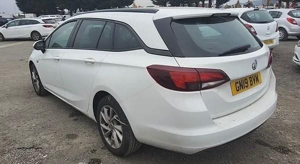 Used Vauxhall Astra Design Edition 136 HP (100 kW) 2019 White Estate