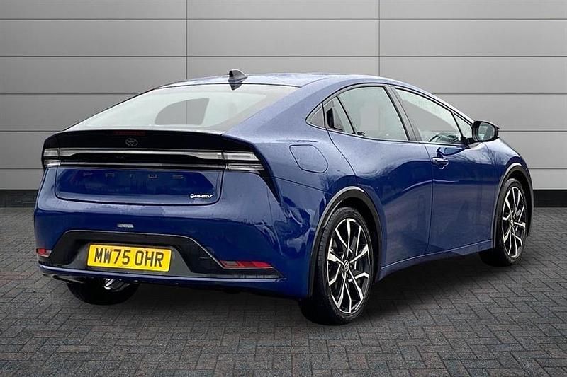 Used Toyota Prius 223 HP (164 kW) 2025 Lunar shadow Hatchback