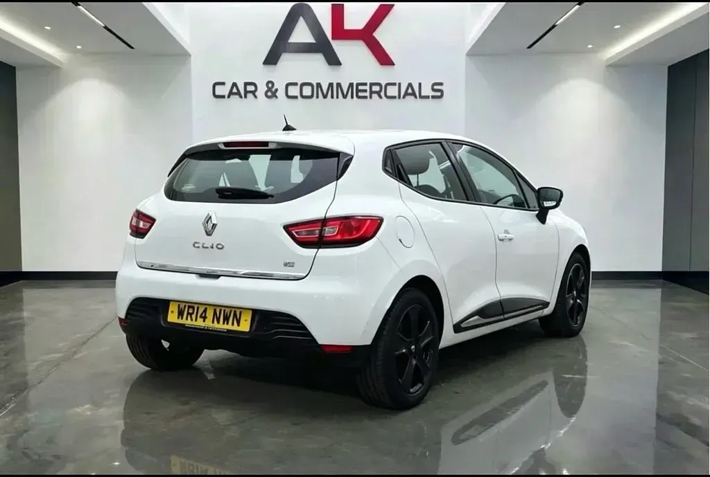 Used Renault Clio Dynamique 90 HP (66 kW) 2014 White Hatchback