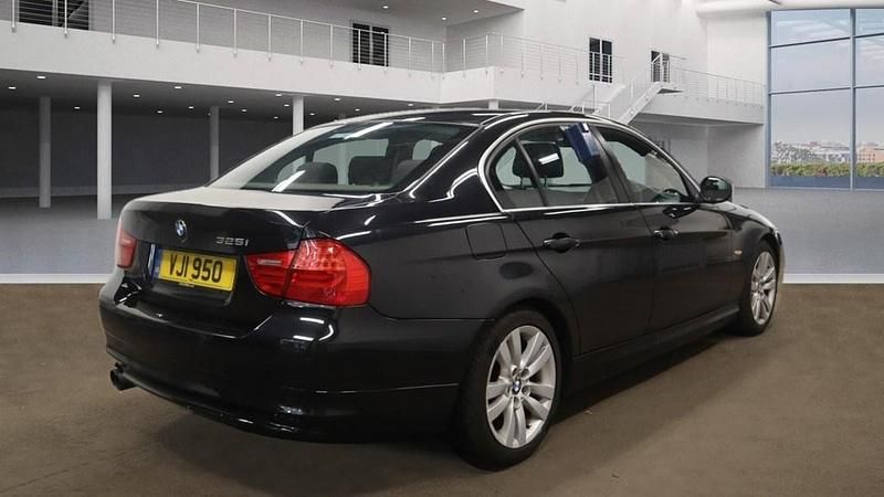 Begagnad BMW 325 2009 Svart Sedan