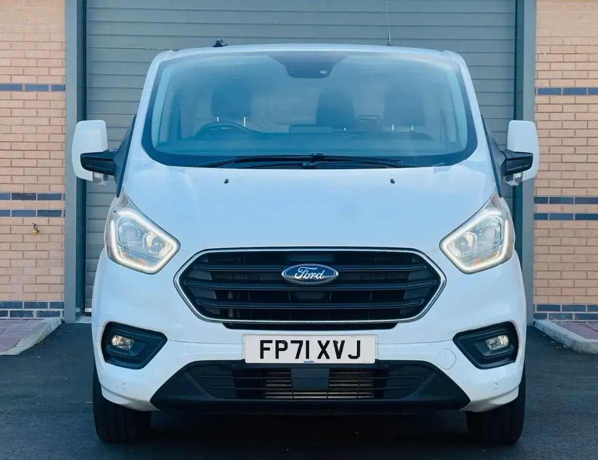 Begagnad Ford Transit Custom Limited 130 HK (95 kW) 2022 Vit Van