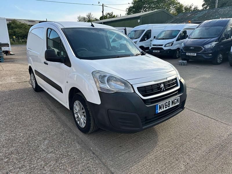 Used Peugeot Partner 2018 White MPV