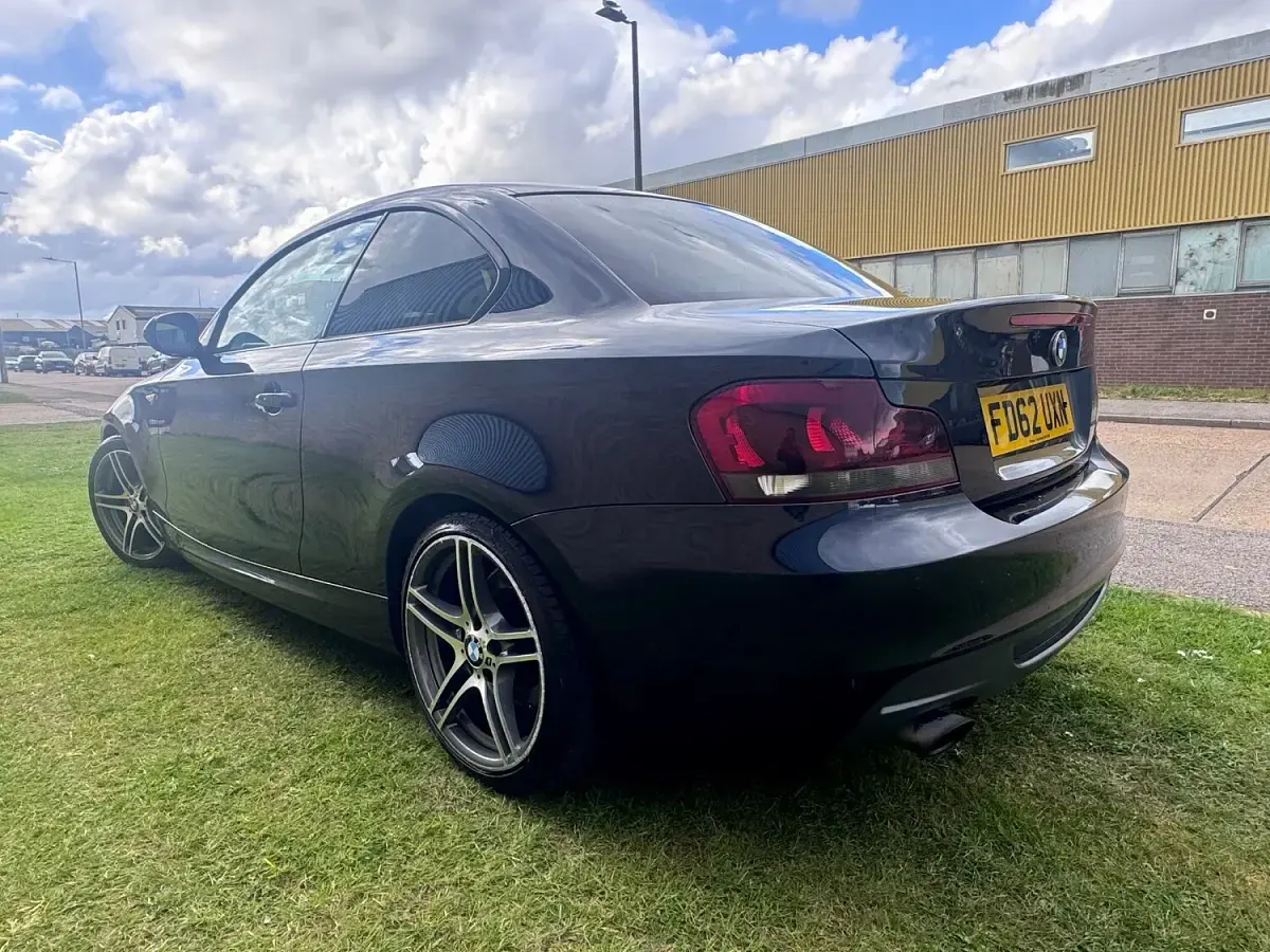 Usado BMW 118 Coupé Sport Line 143 CV (105 kW) 2013 Negro Coupe